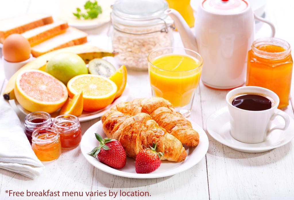 Days Inn By Wyndham Toronto East Beaches Dış mekan fotoğraf