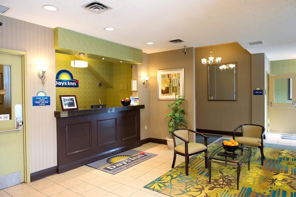 Days Inn By Wyndham Toronto East Beaches Dış mekan fotoğraf