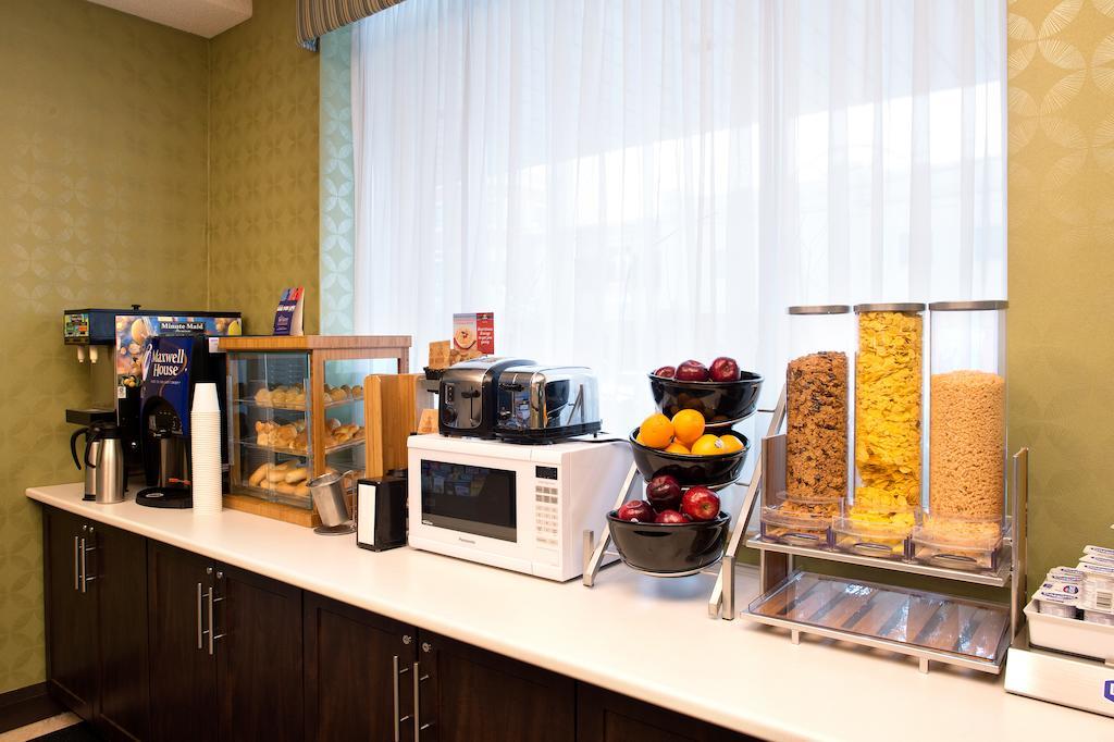 Days Inn By Wyndham Toronto East Beaches Dış mekan fotoğraf