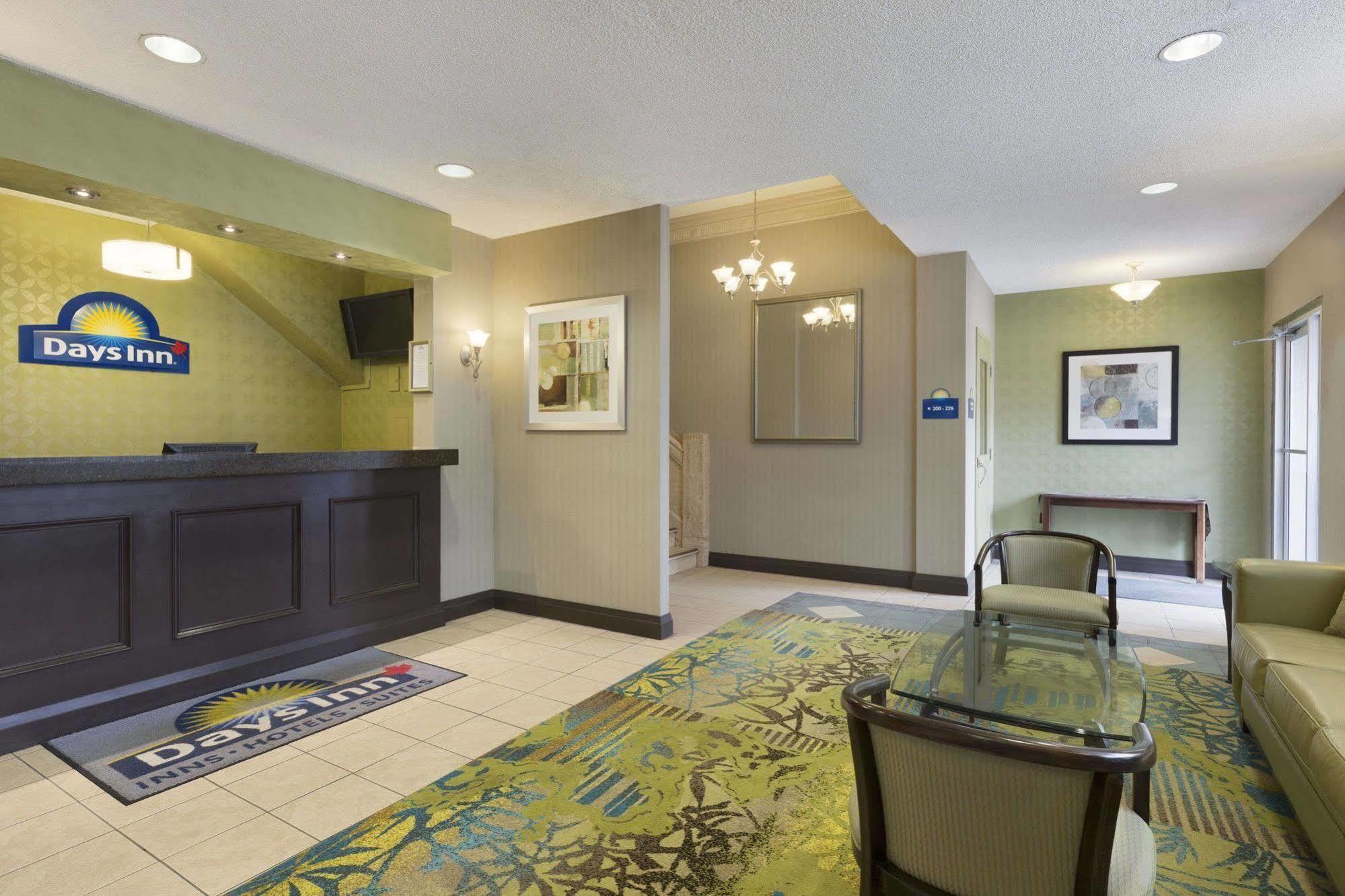 Days Inn By Wyndham Toronto East Beaches Dış mekan fotoğraf