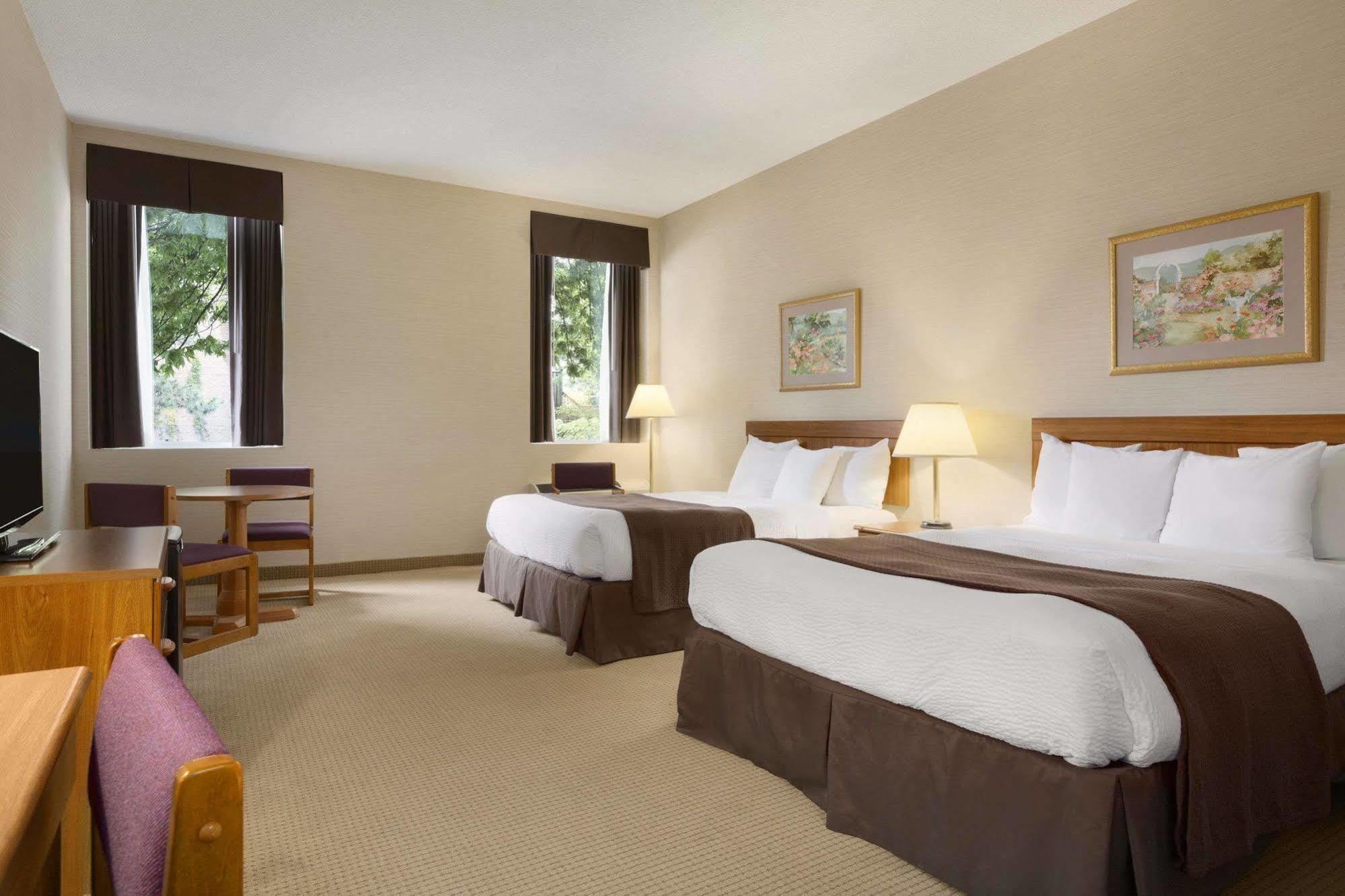 Days Inn By Wyndham Toronto East Beaches Dış mekan fotoğraf