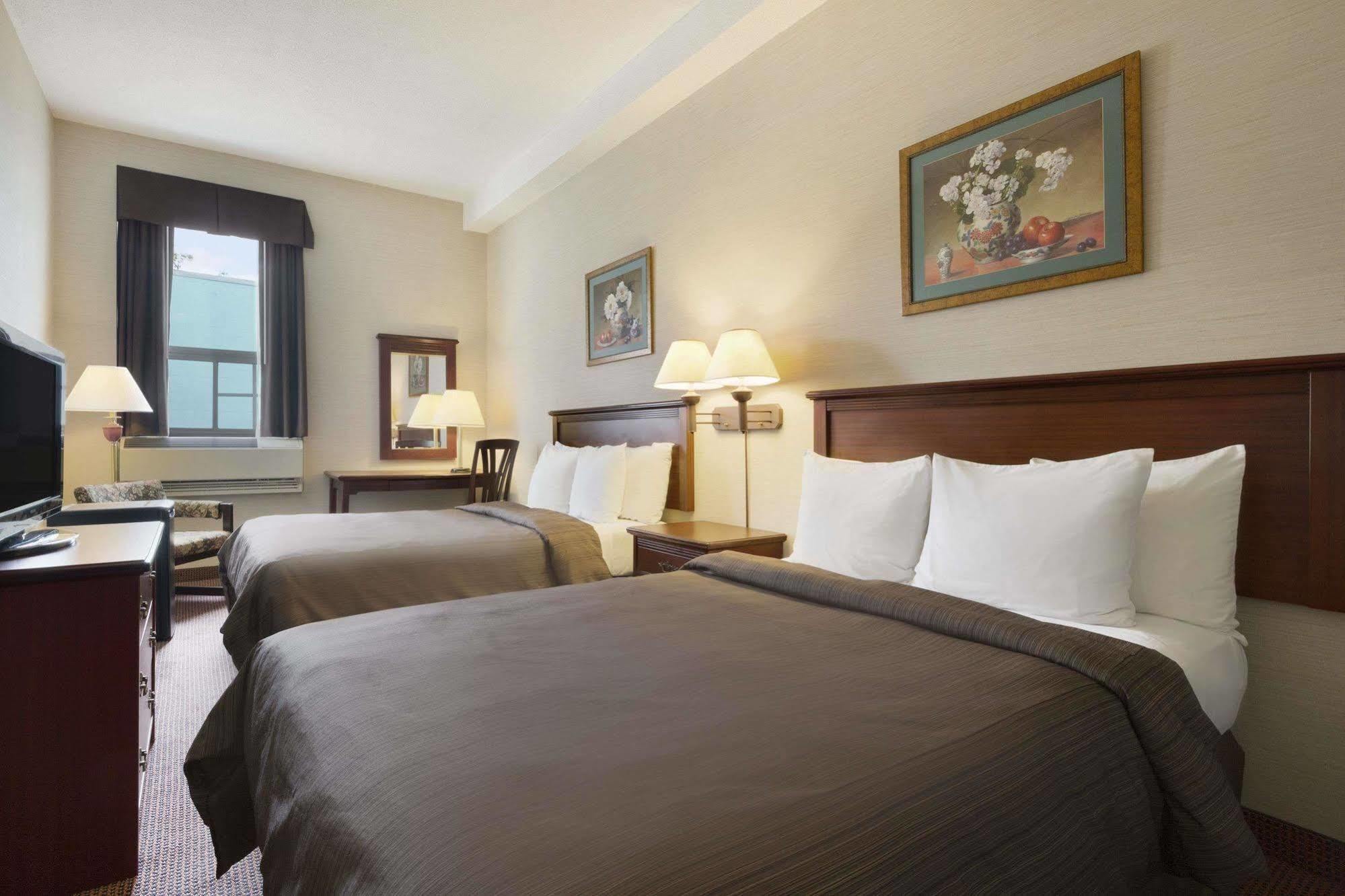 Days Inn By Wyndham Toronto East Beaches Dış mekan fotoğraf
